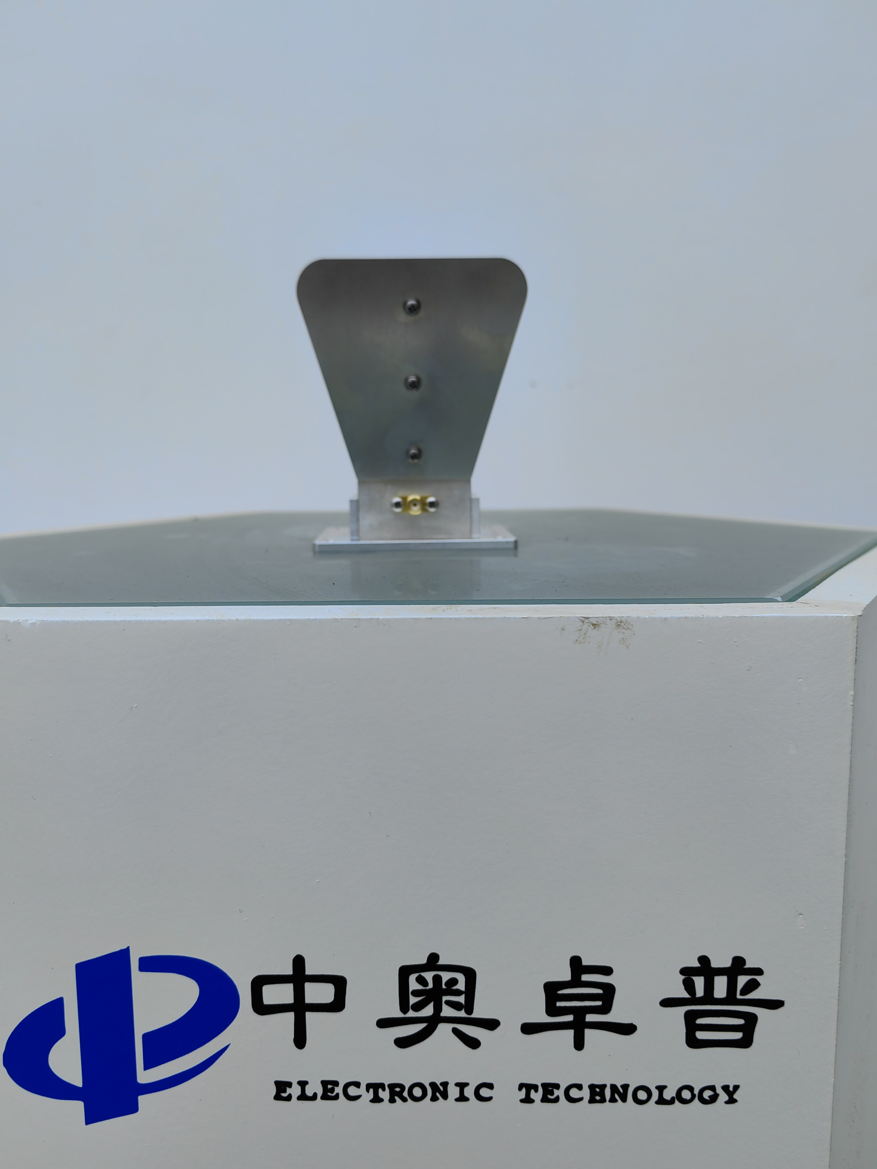 0.96-6GHz干扰天线