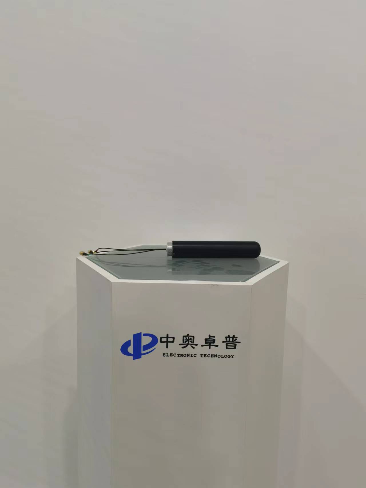 北三四频柱状天线
